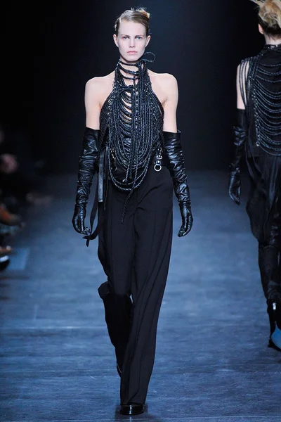 Look 30